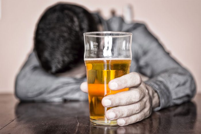 Danh sách 73 mẫu hình ảnh ly rượu buồn đẹp nhất