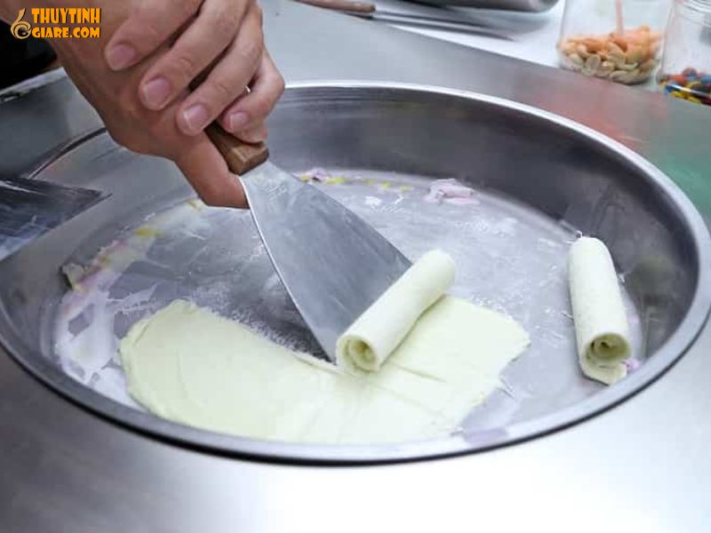 Cách Làm Kem Cuộn Thái Lan Bằng Sữa Tươi Tổng hợp 3 Cách làm kem cuộn Thái Lan đơn giản dễ làm