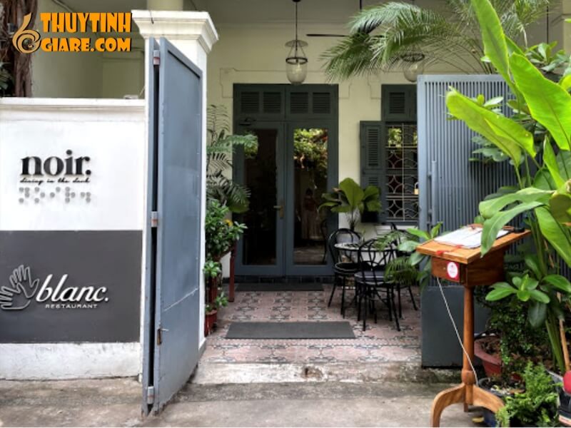 Noir – Dining In The Dark Khám phá 20 nhà hàng âu lãng mạn, nổi tiếng nhất tại TPHCM